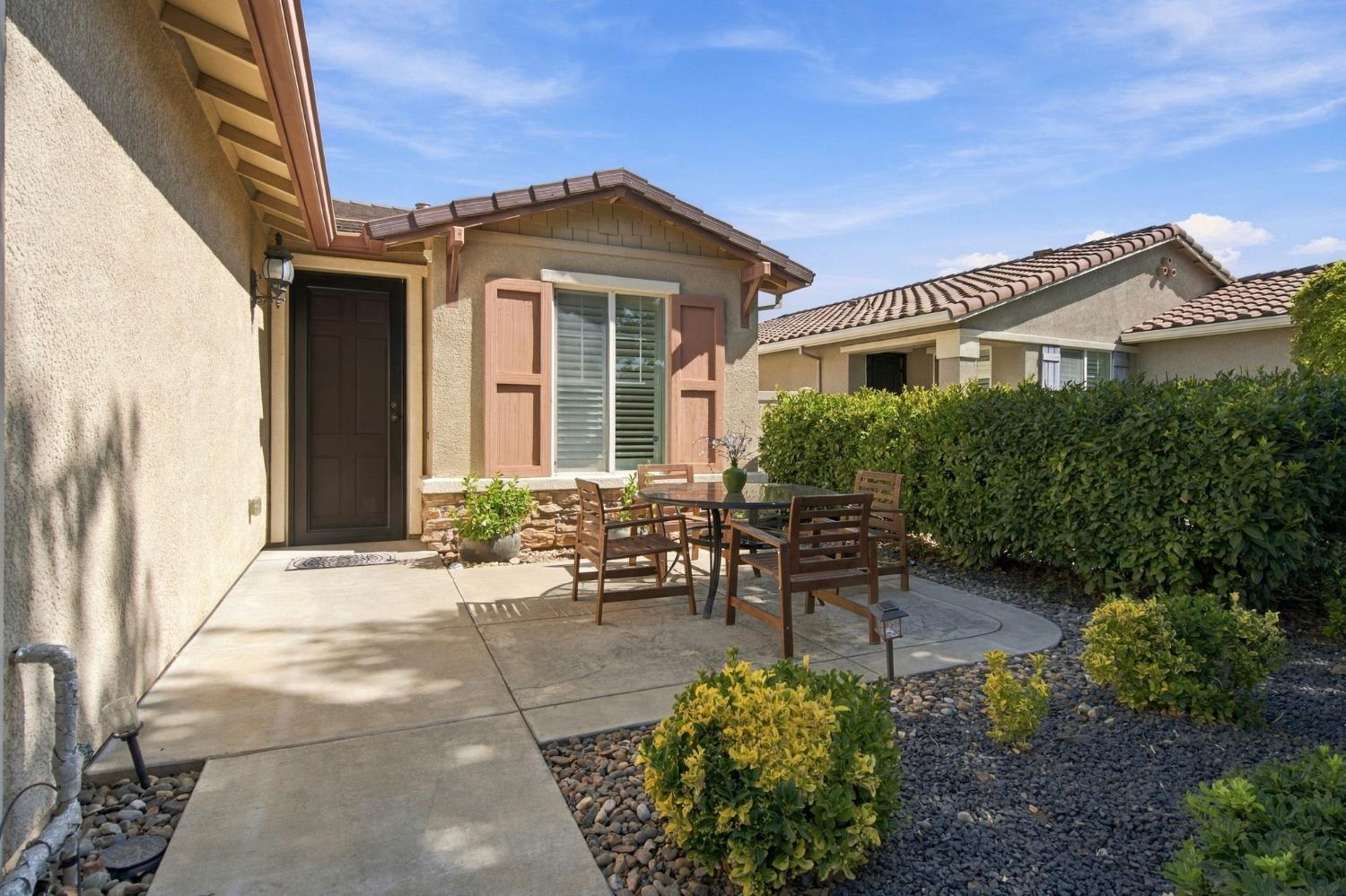 1587 Maple Valley St, Manteca, CA 95336