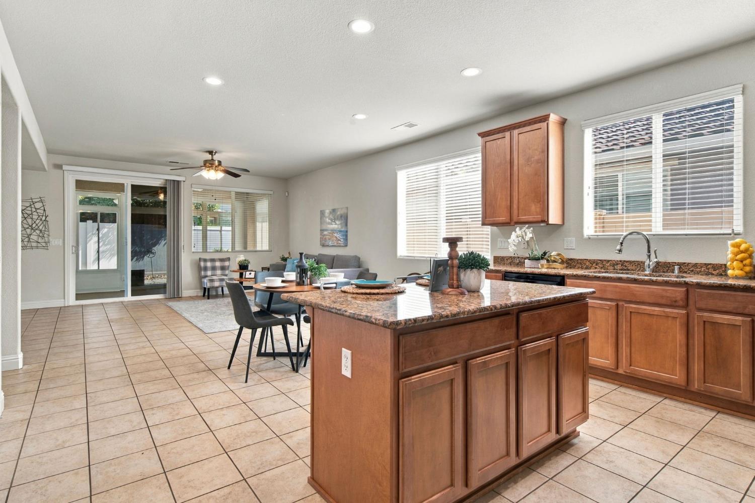 1587 Maple Valley St, Manteca, CA 95336