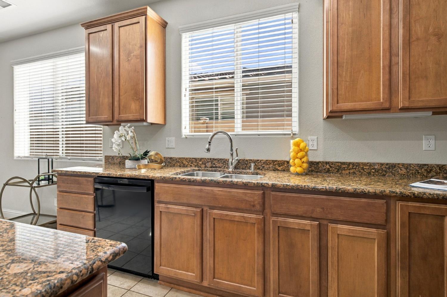 1587 Maple Valley St, Manteca, CA 95336