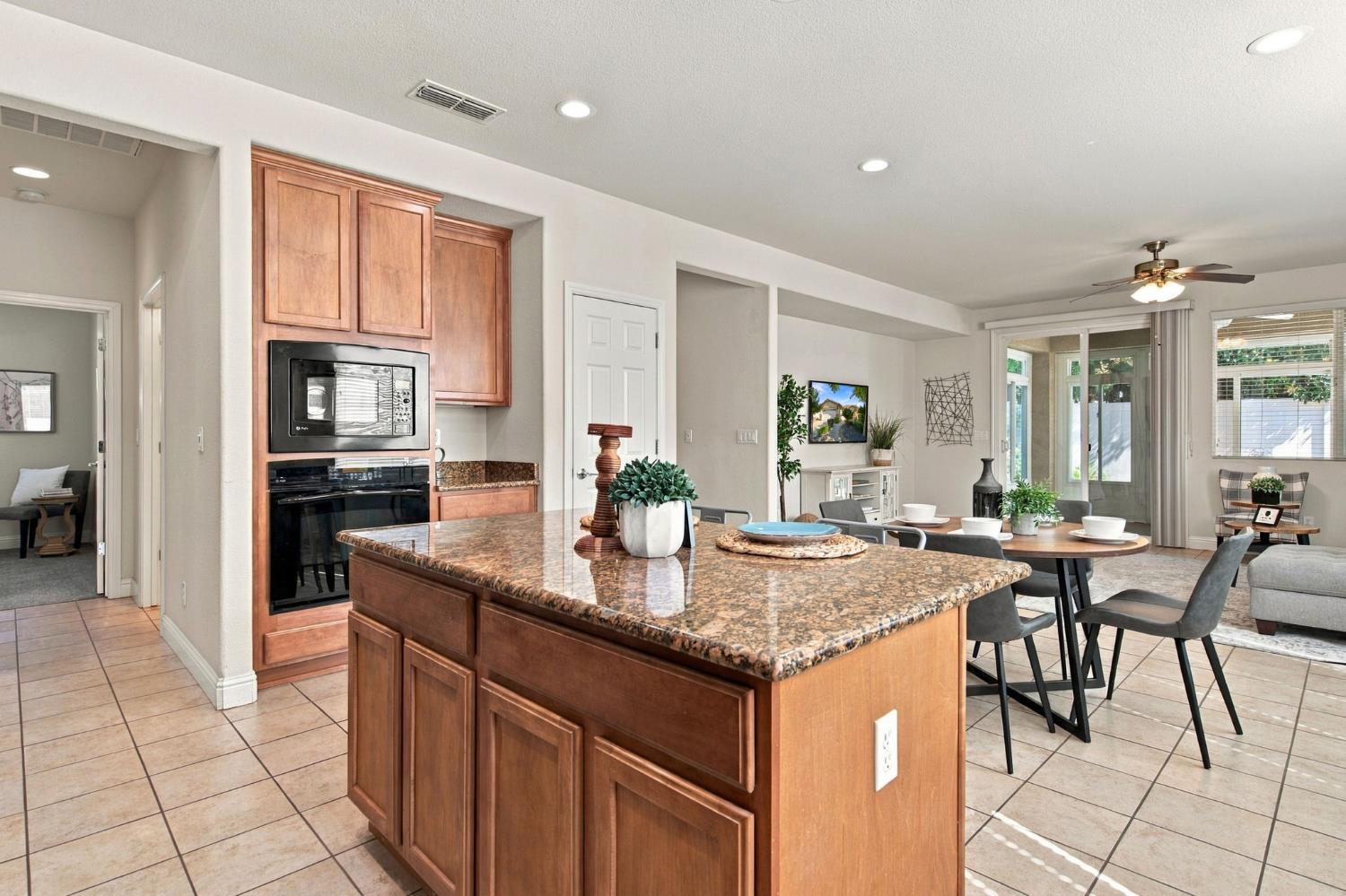 1587 Maple Valley St, Manteca, CA 95336