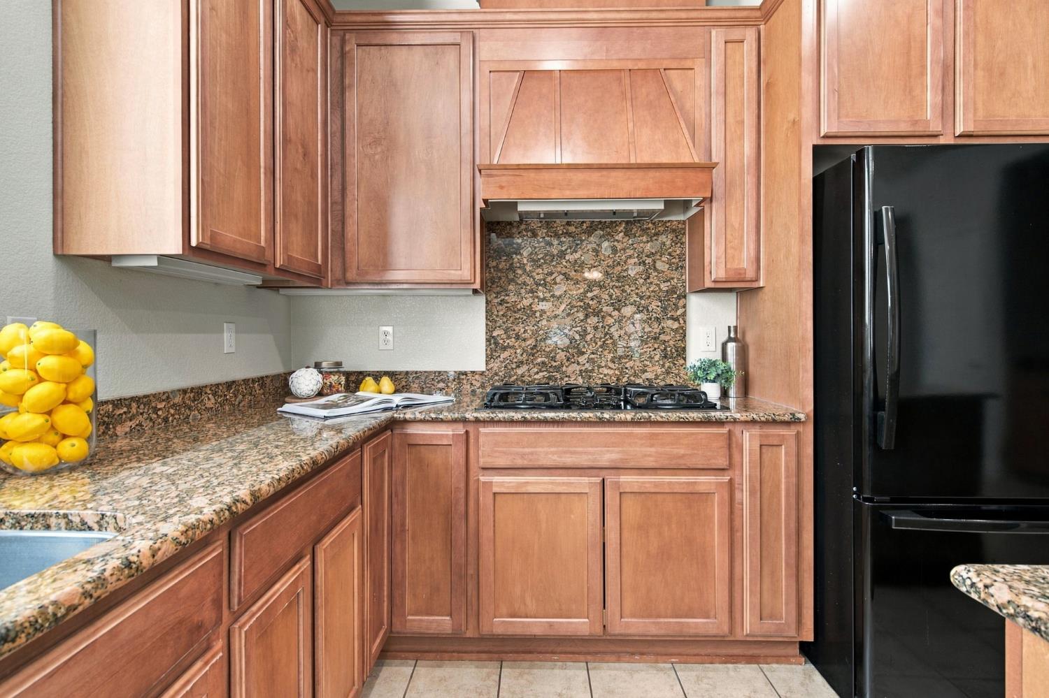1587 Maple Valley St, Manteca, CA 95336