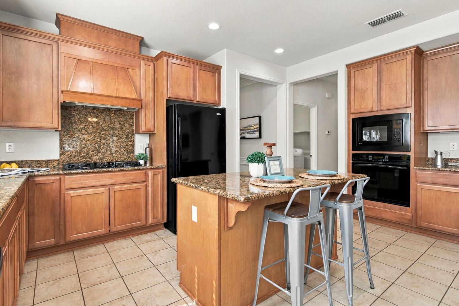1587 Maple Valley St, Manteca, CA 95336