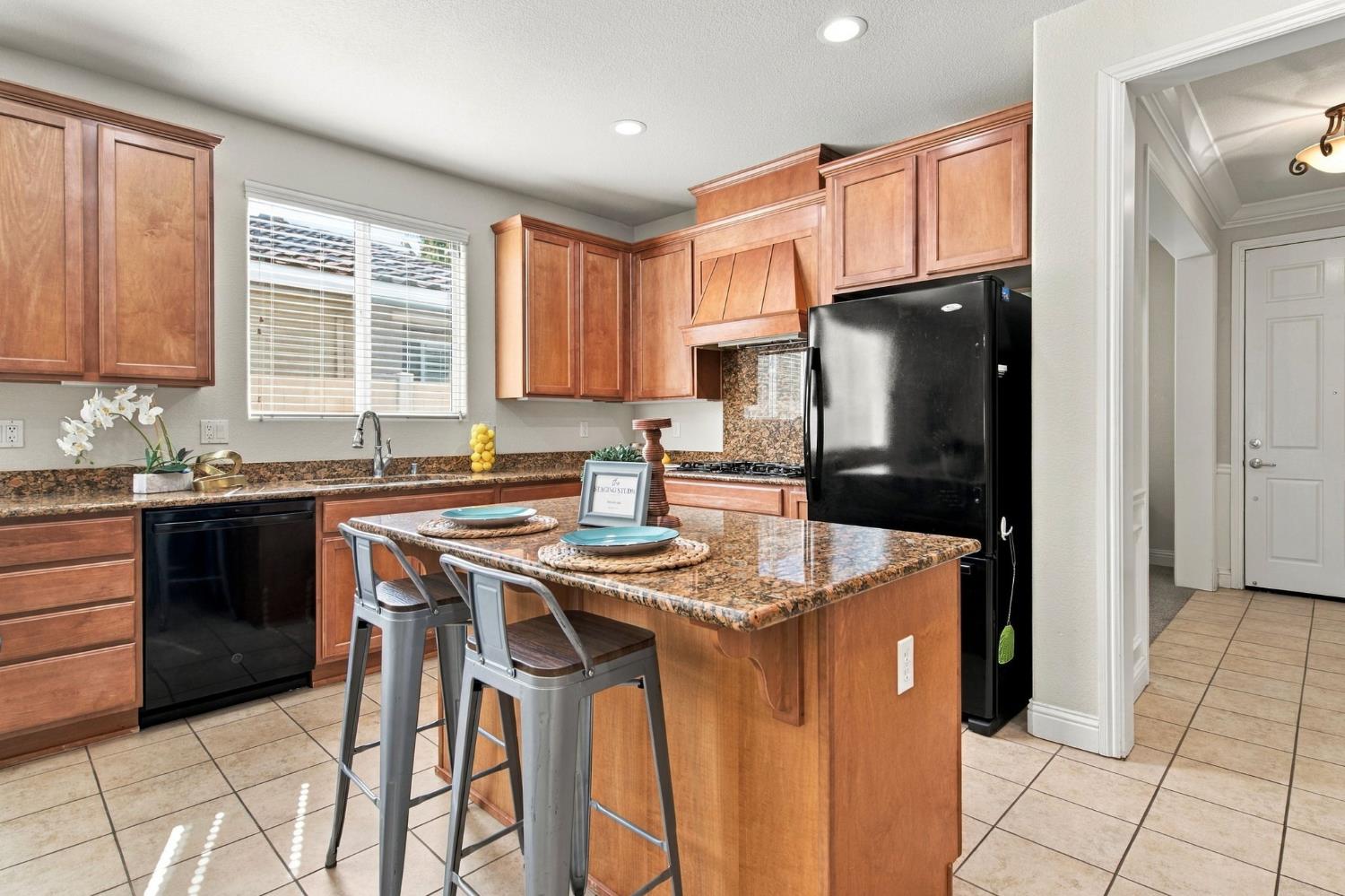 1587 Maple Valley St, Manteca, CA 95336