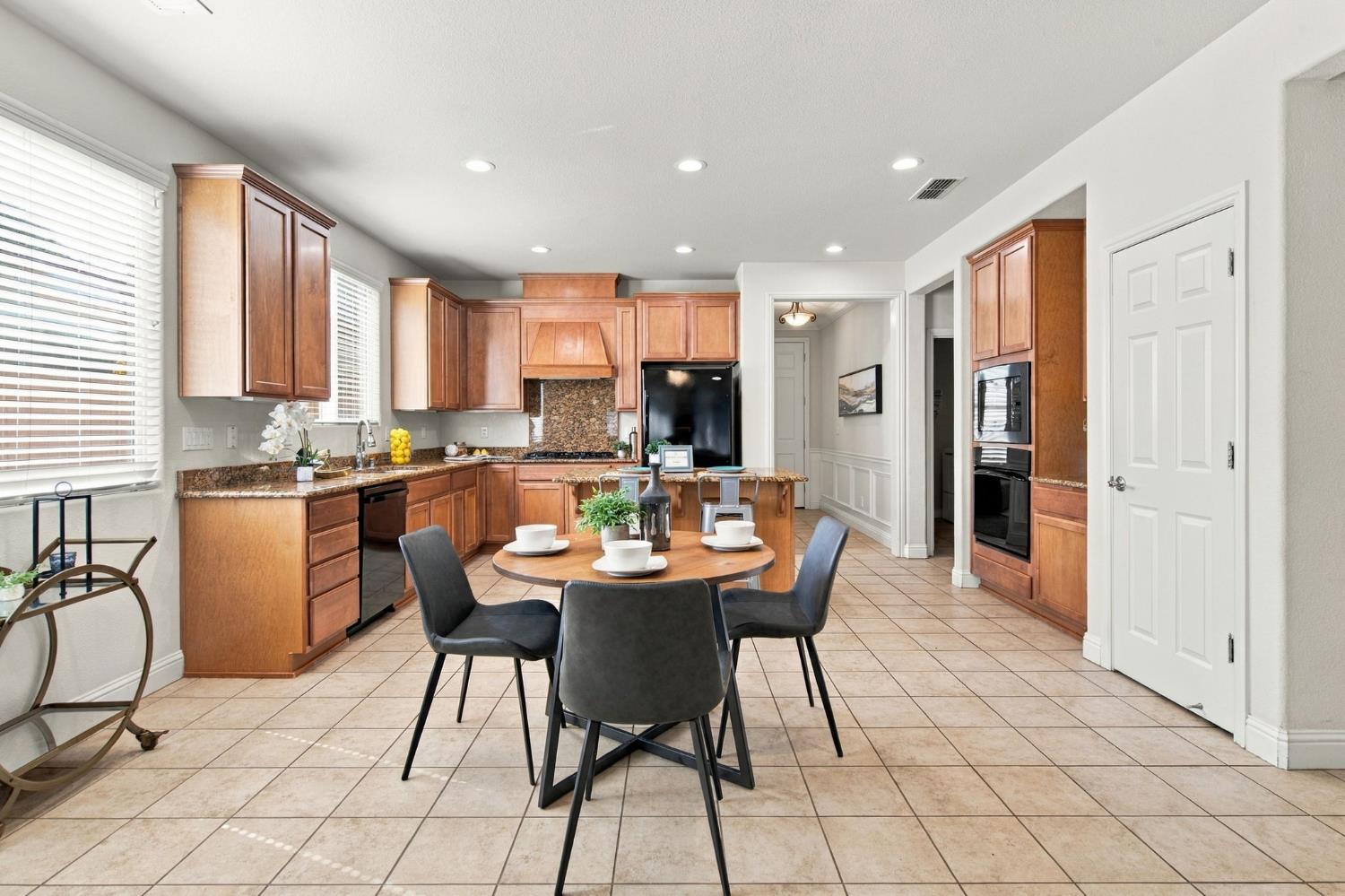 1587 Maple Valley St, Manteca, CA 95336