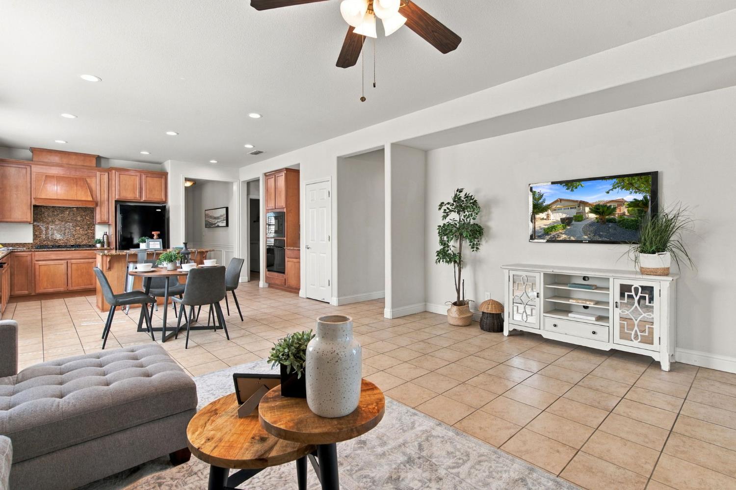 1587 Maple Valley St, Manteca, CA 95336