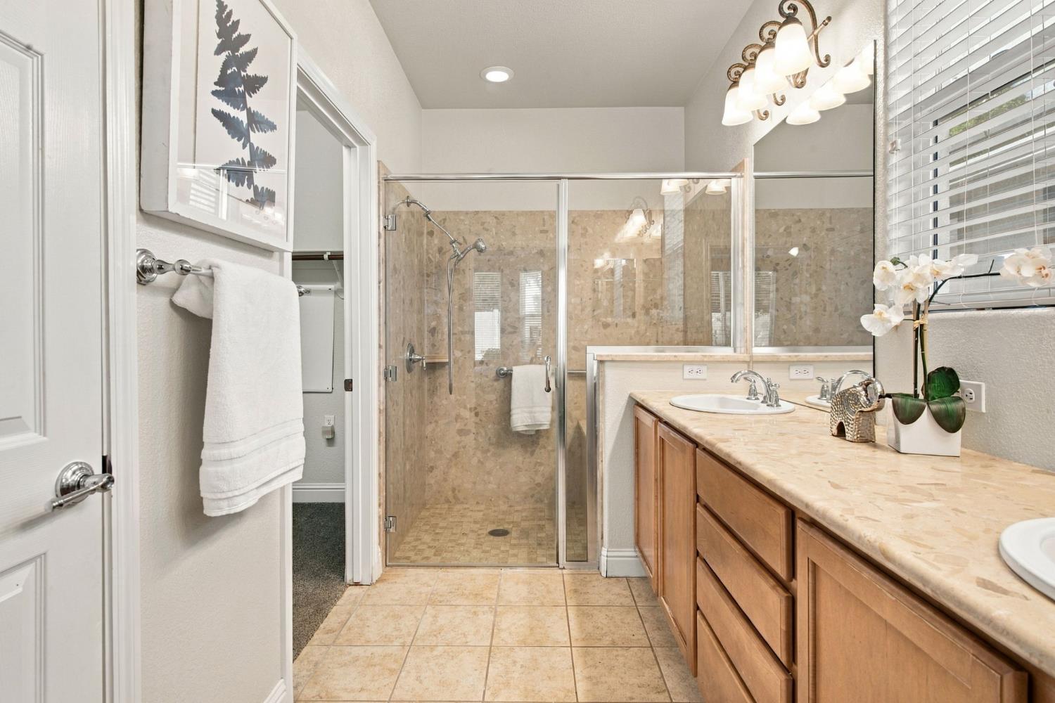 1587 Maple Valley St, Manteca, CA 95336