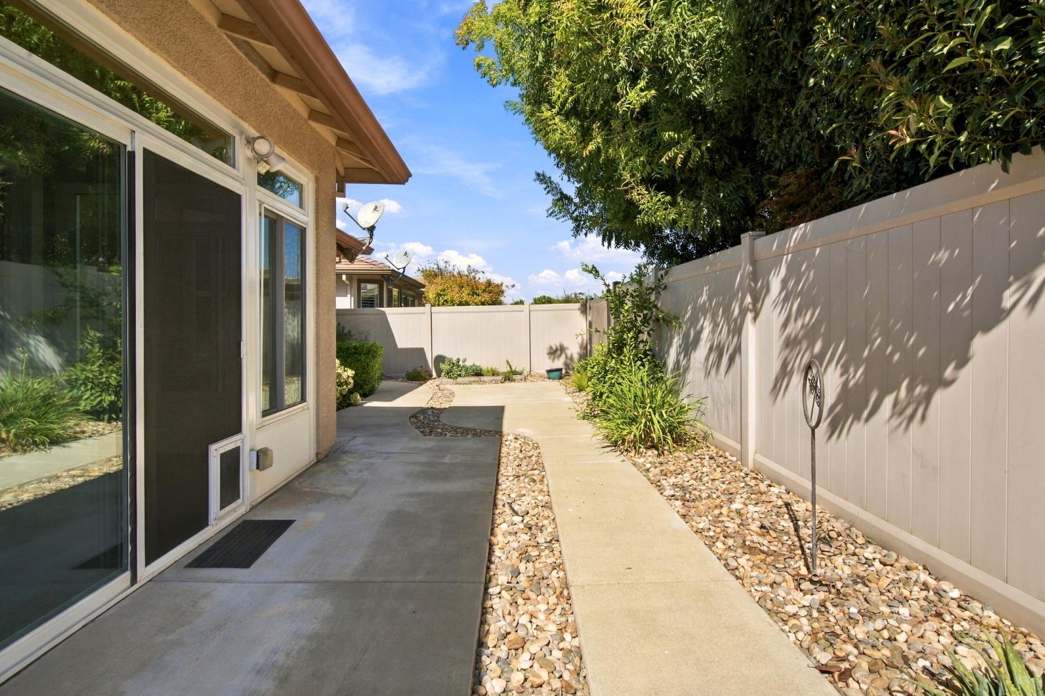 1587 Maple Valley St, Manteca, CA 95336
