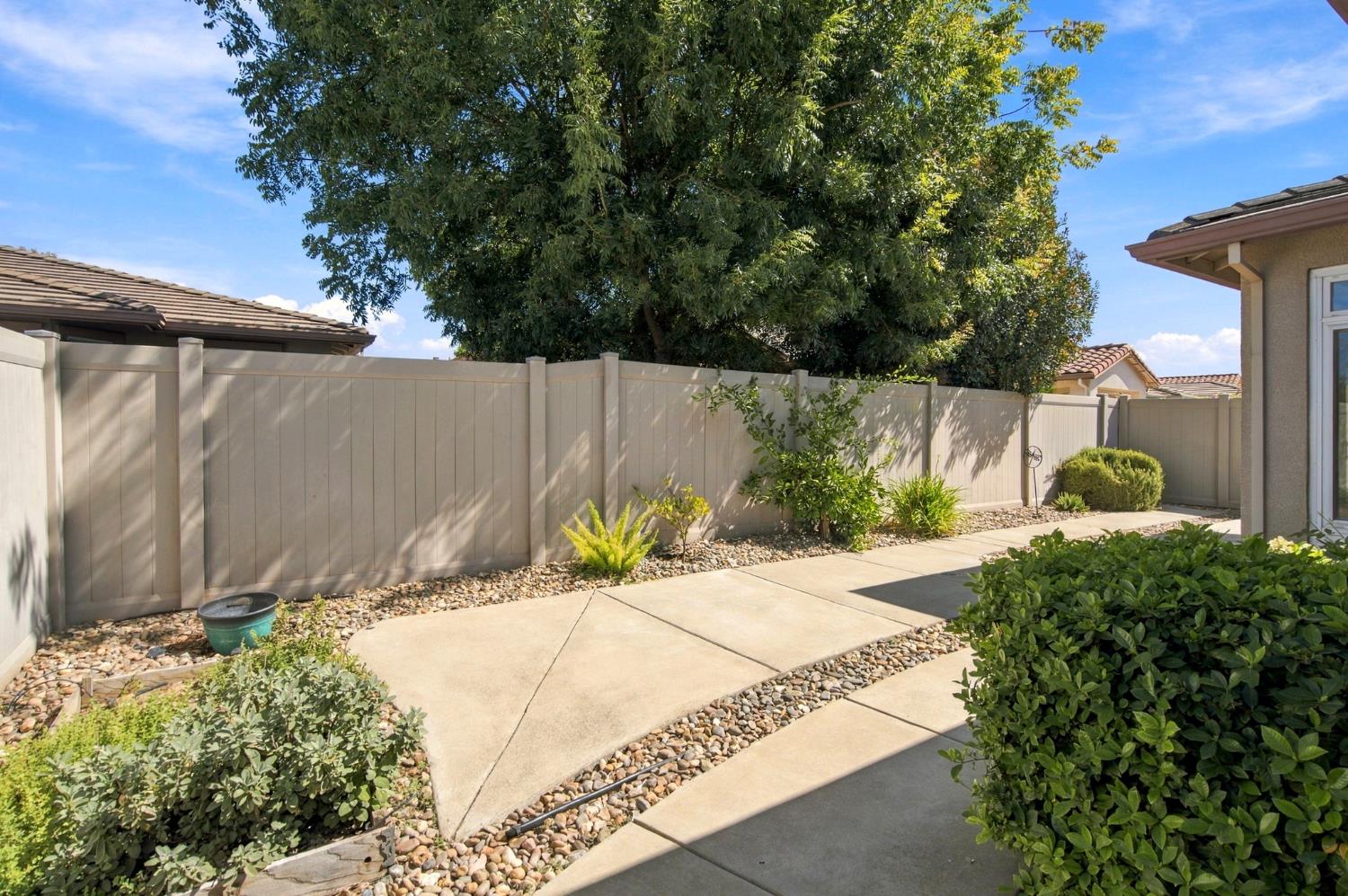 1587 Maple Valley St, Manteca, CA 95336