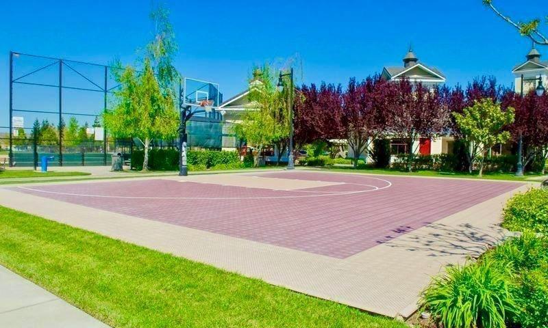 1587 Maple Valley St, Manteca, CA 95336
