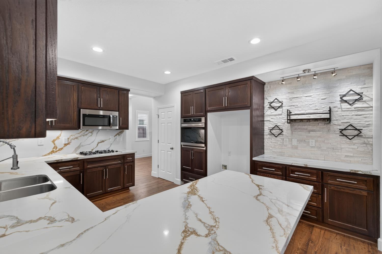 719 Lars Court, Modesto, CA 95351