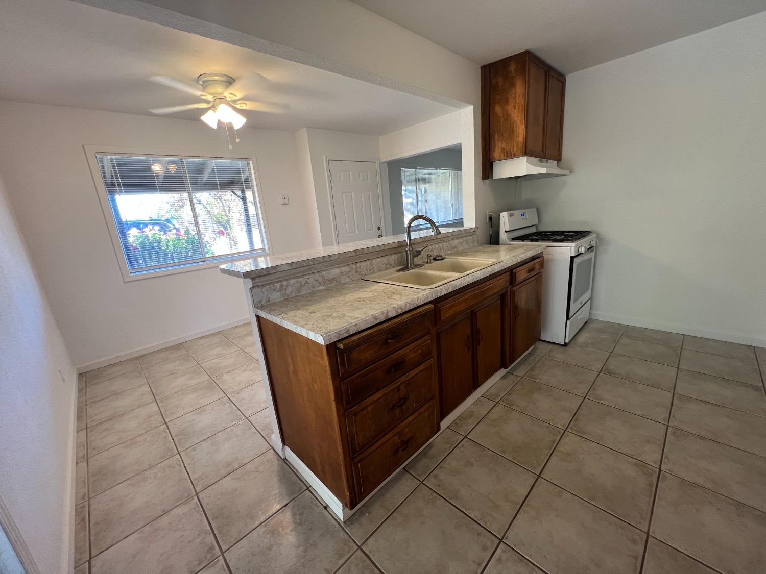 2960 Rocky Ln, Riverbank, CA 95367