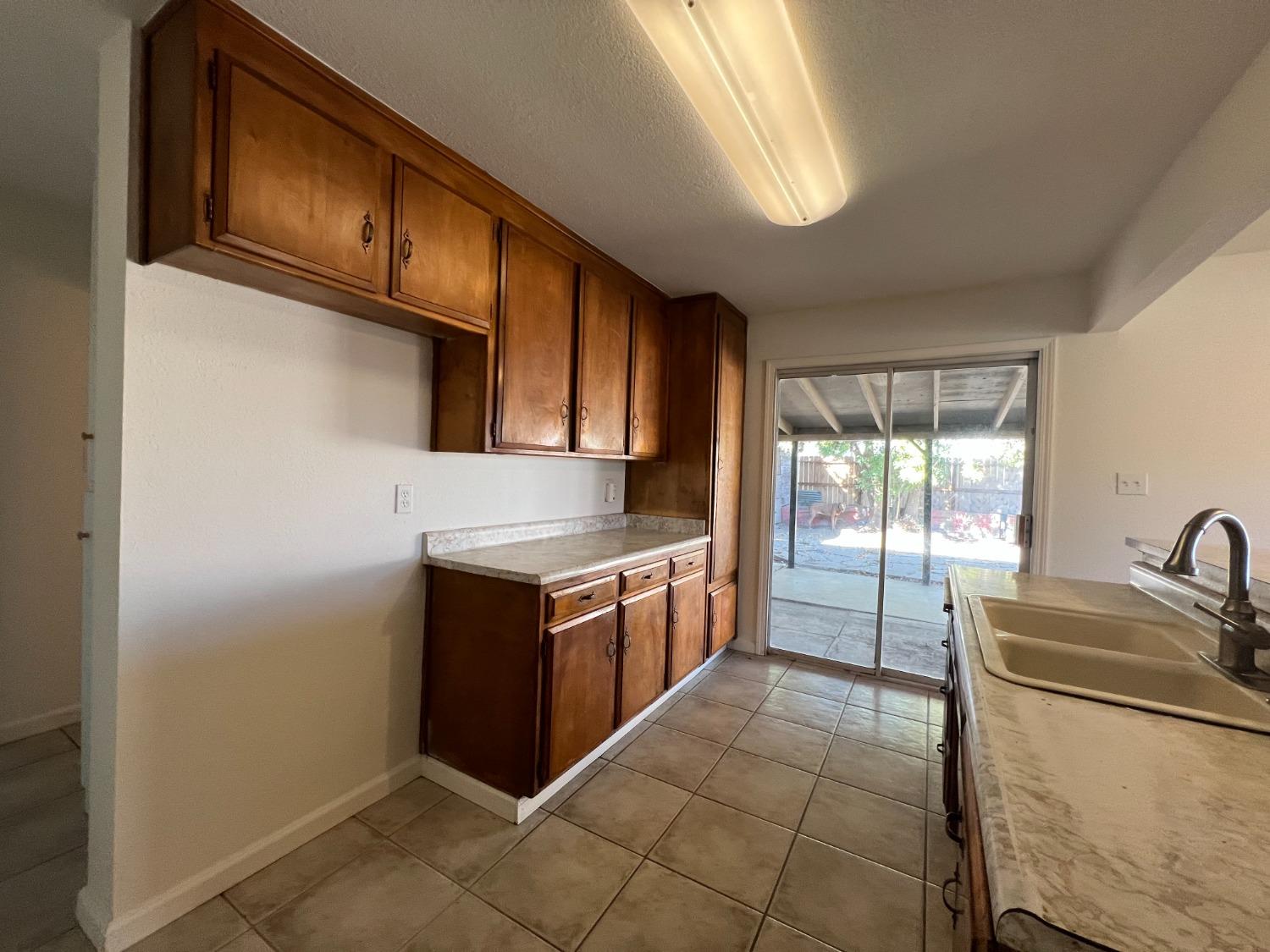 2960 Rocky Ln, Riverbank, CA 95367