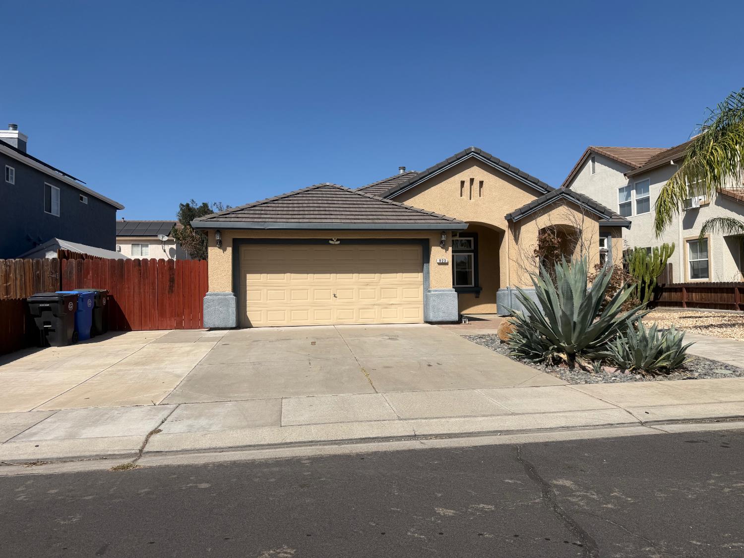 923 Shortland Cir, Manteca, CA 95337