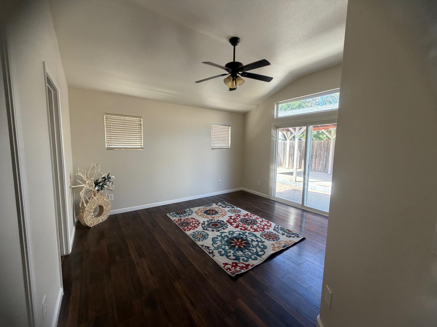 923 Shortland Cir, Manteca, CA 95337