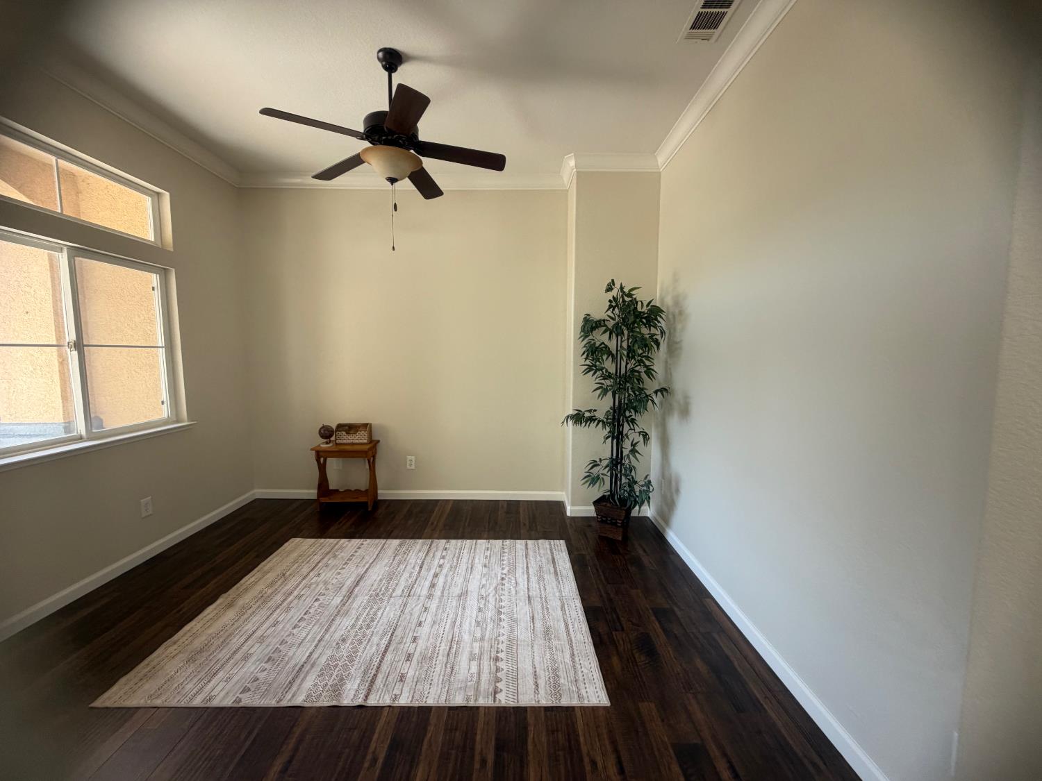 923 Shortland Cir, Manteca, CA 95337