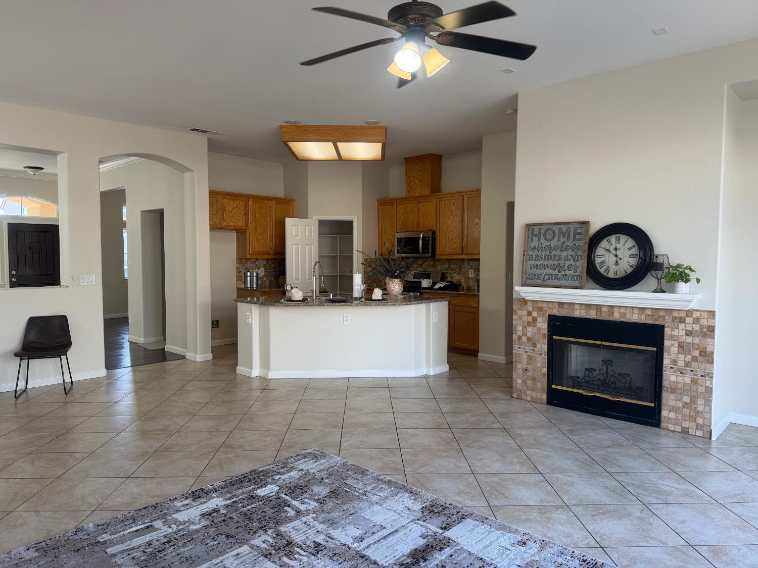 923 Shortland Cir, Manteca, CA 95337