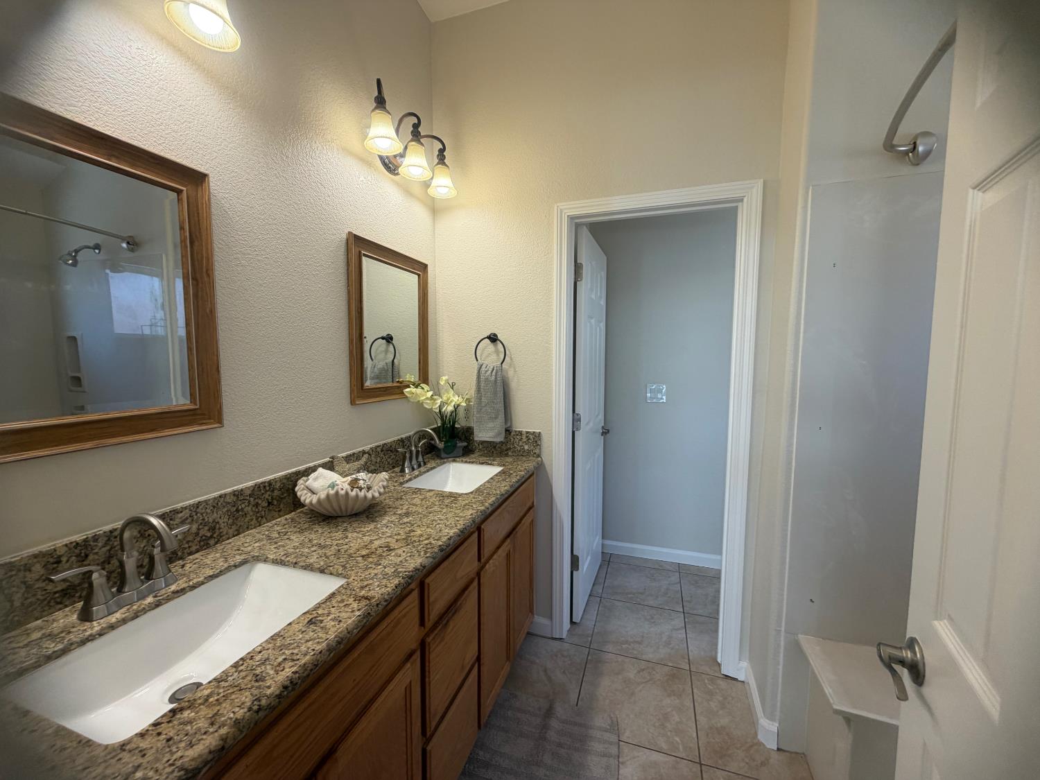 923 Shortland Cir, Manteca, CA 95337