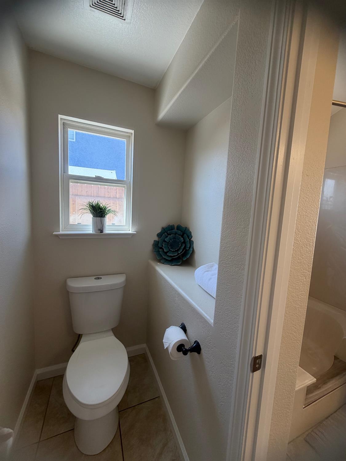 923 Shortland Cir, Manteca, CA 95337