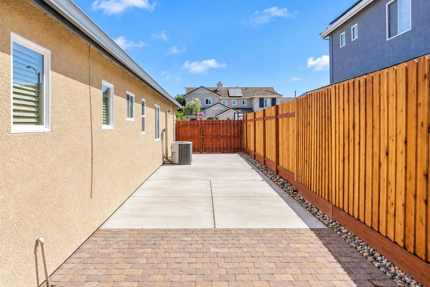 923 Shortland Cir, Manteca, CA 95337