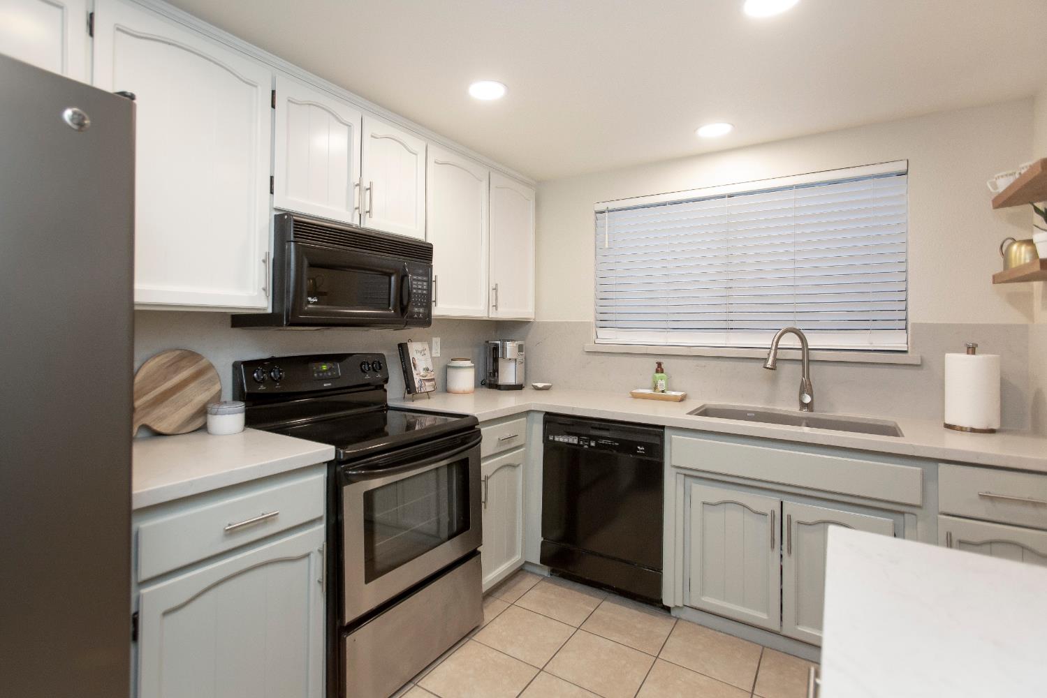 664 Shadowview Ct, Turlock, CA 95382
