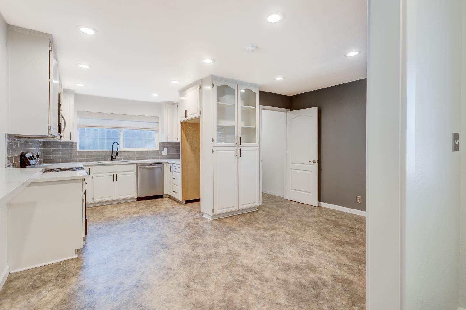 1613 Cherrywood Dr, Modesto, CA 95350