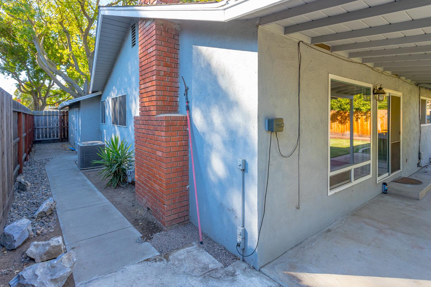 1613 Cherrywood Dr, Modesto, CA 95350