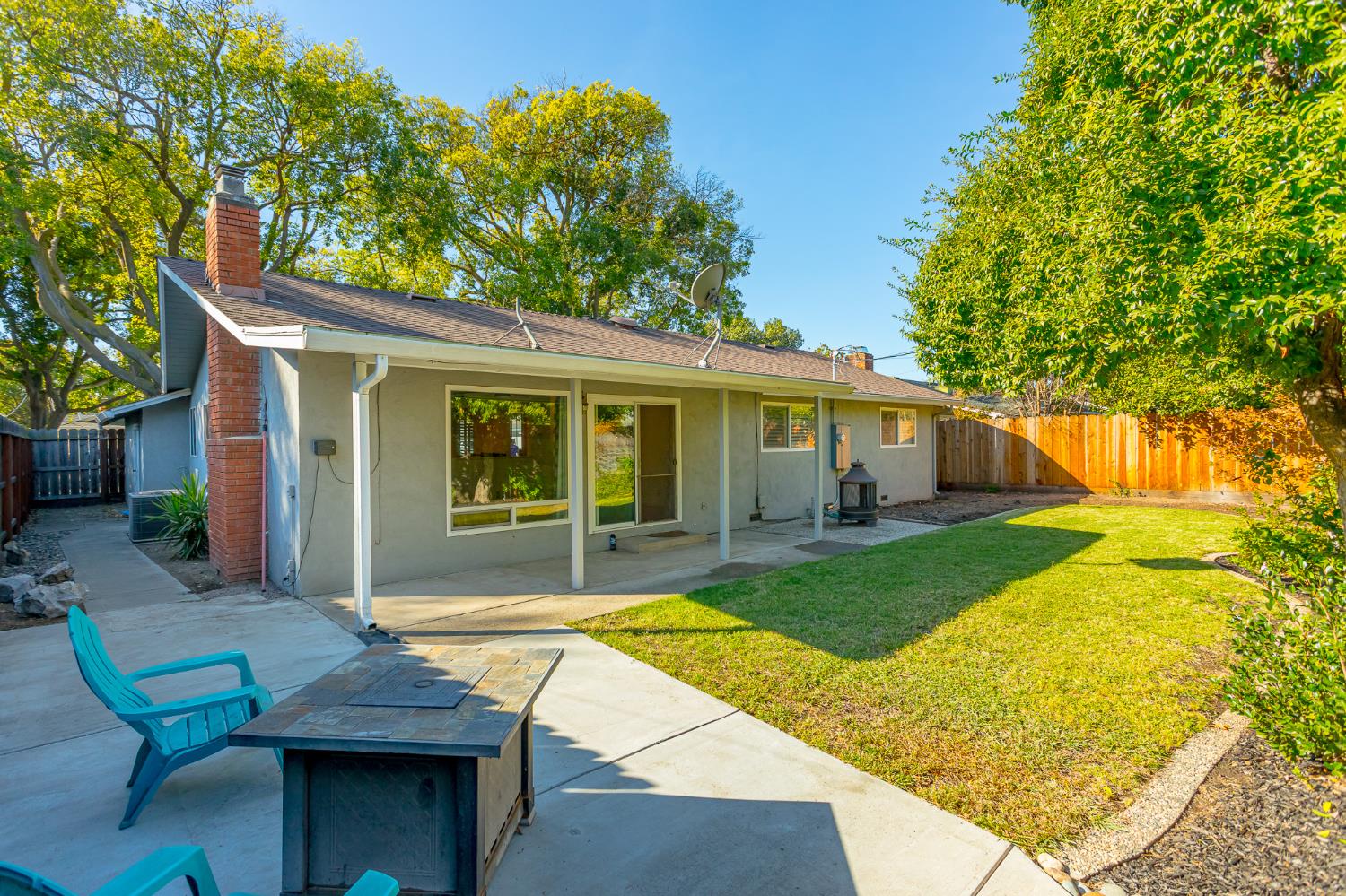 1613 Cherrywood Dr, Modesto, CA 95350