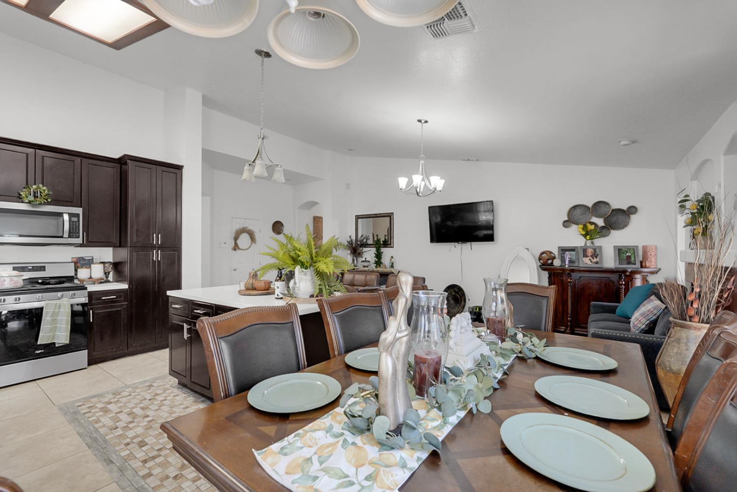 3770 Buenaventura Dr, Ceres, CA 95307