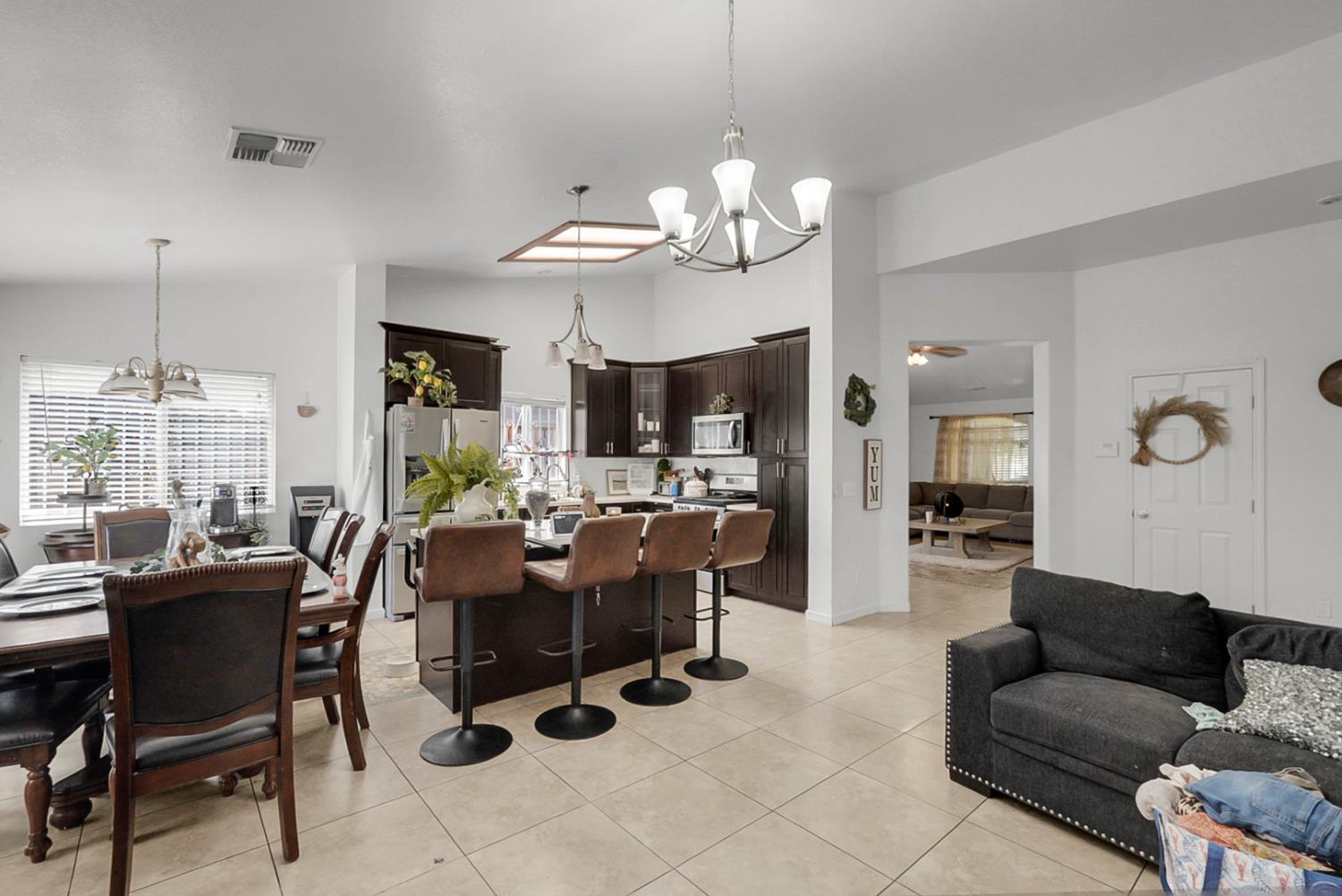 3770 Buenaventura Dr, Ceres, CA 95307