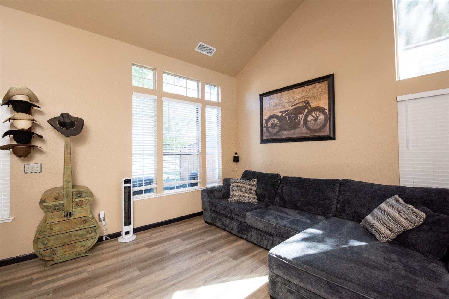 6025 Willow Creek Ct, Riverbank, CA 95367