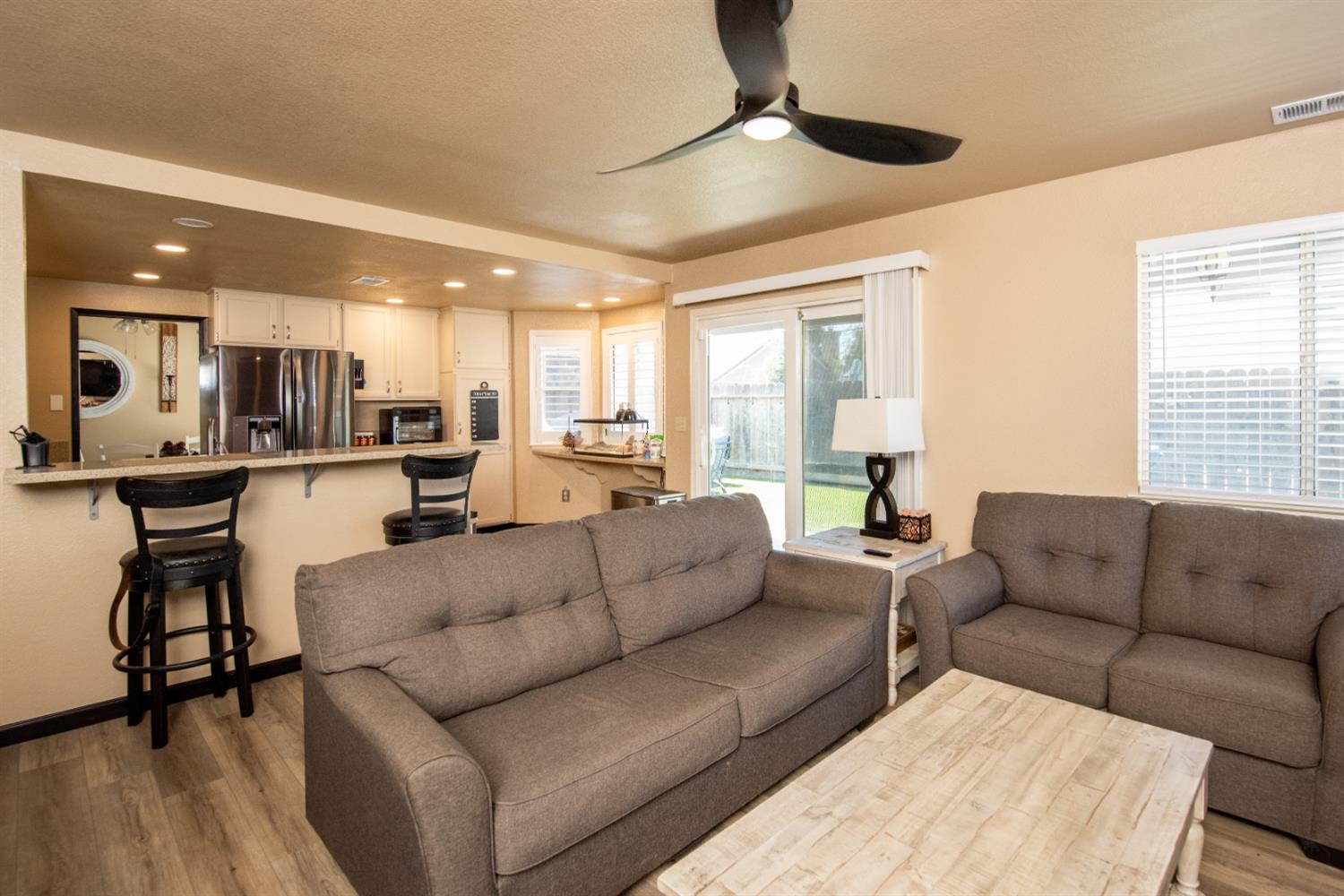 6025 Willow Creek Ct, Riverbank, CA 95367