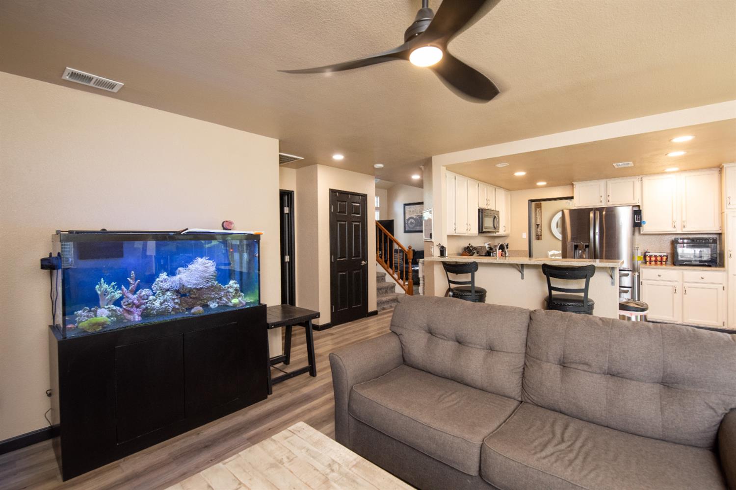 6025 Willow Creek Ct, Riverbank, CA 95367