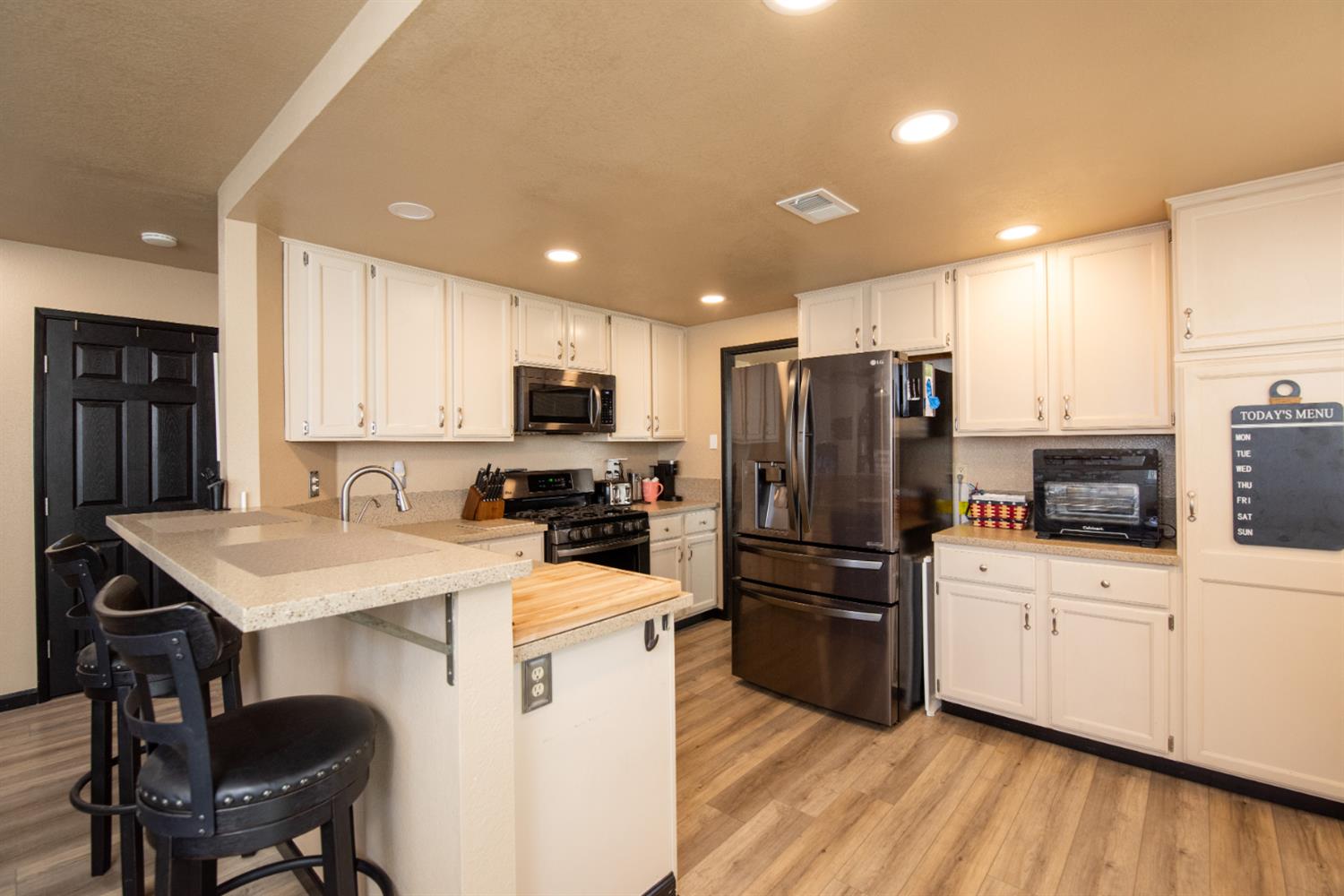 6025 Willow Creek Ct, Riverbank, CA 95367
