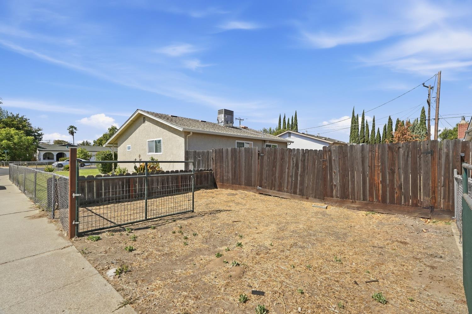 494 Ore St, Manteca, CA 95336