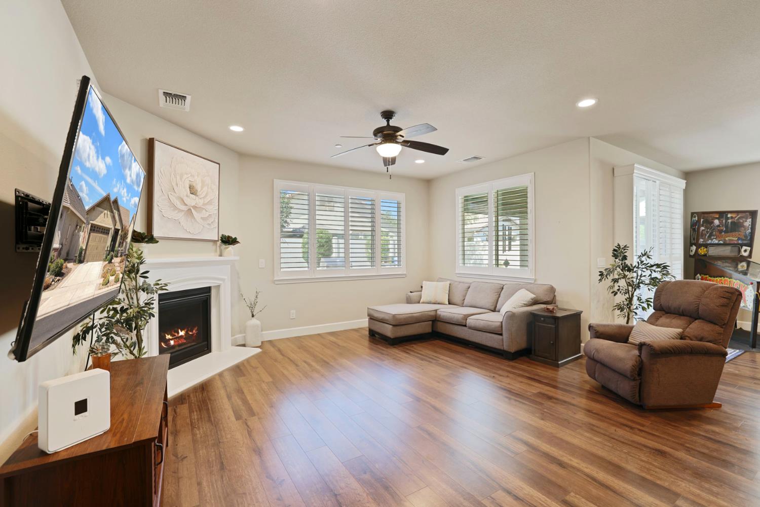 2651 Glen Echo Ln, Manteca, CA 95336