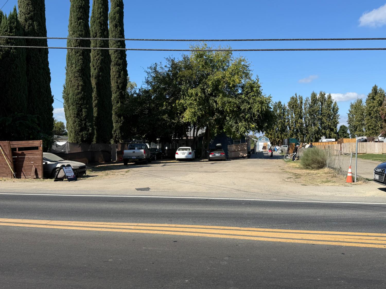 207 N Airport Way, Manteca, CA 95337