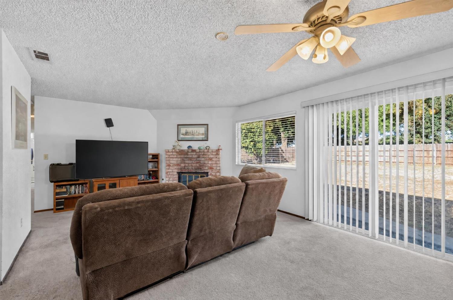 1936 Forest Ln, Manteca, CA 95336