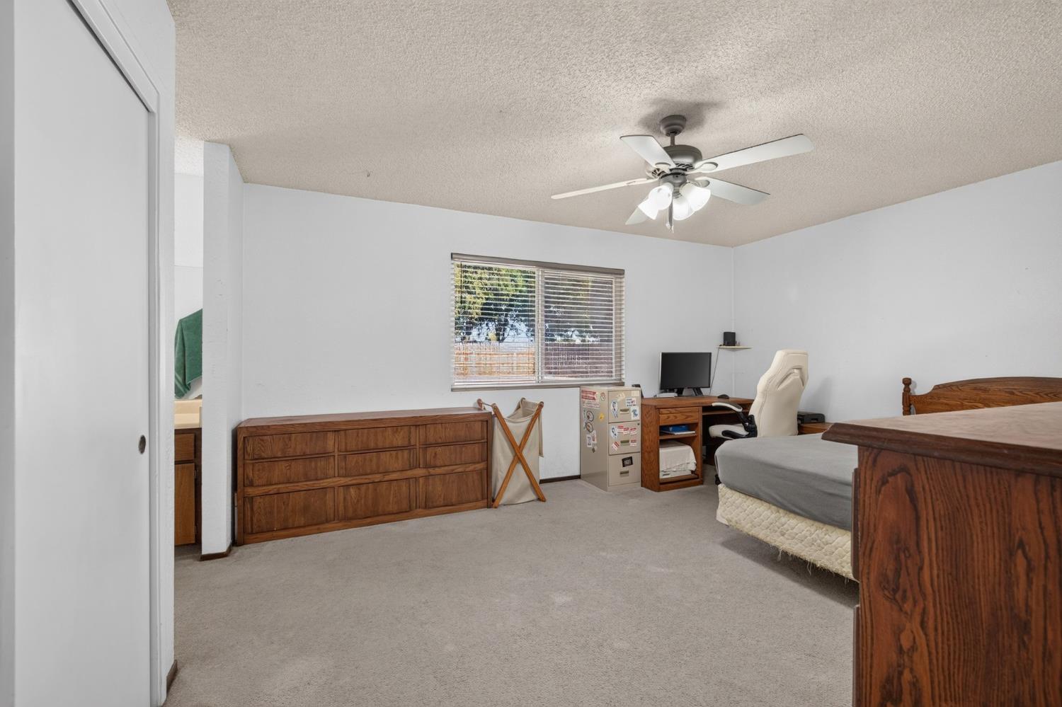 1936 Forest Ln, Manteca, CA 95336