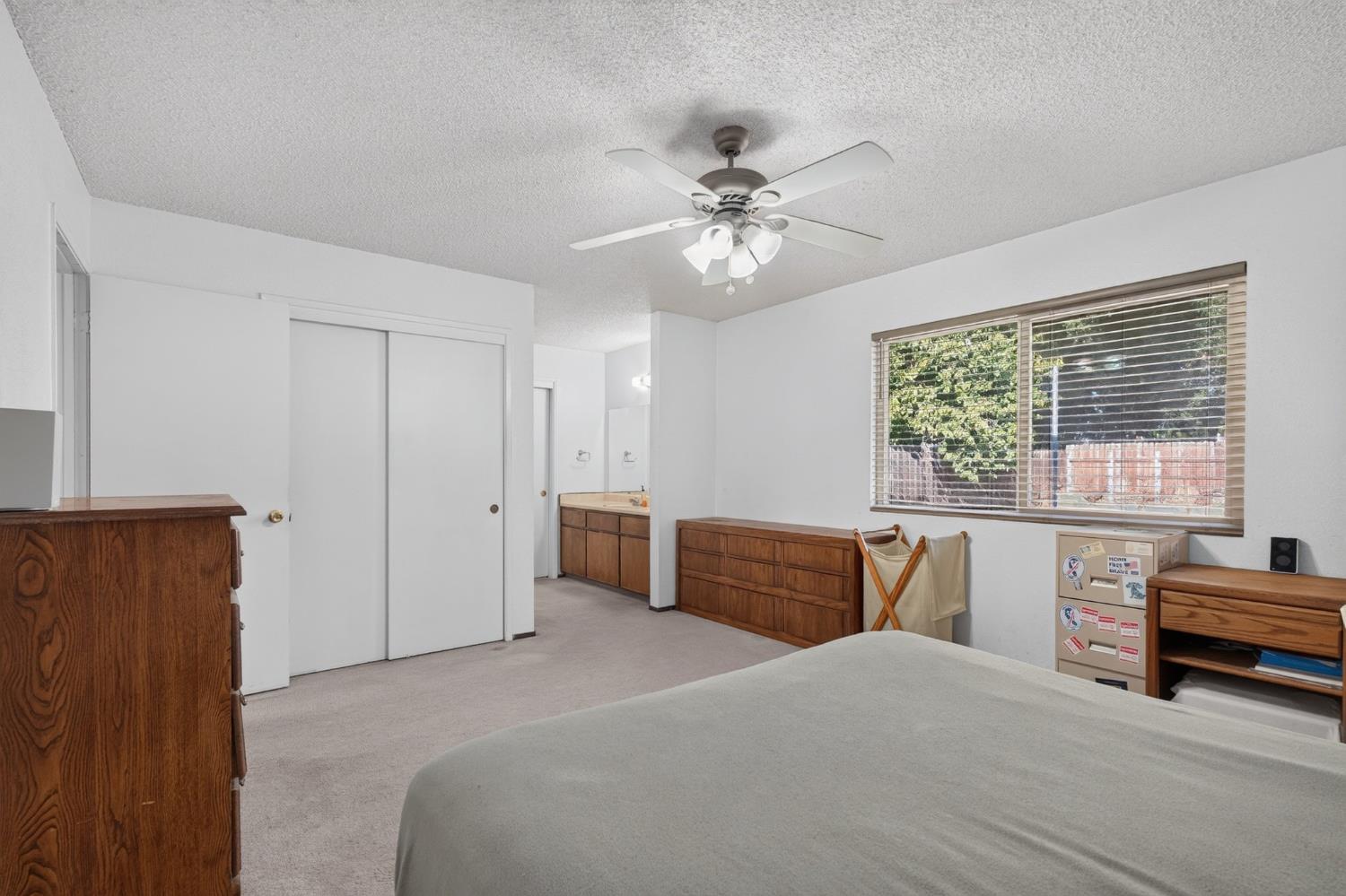 1936 Forest Ln, Manteca, CA 95336