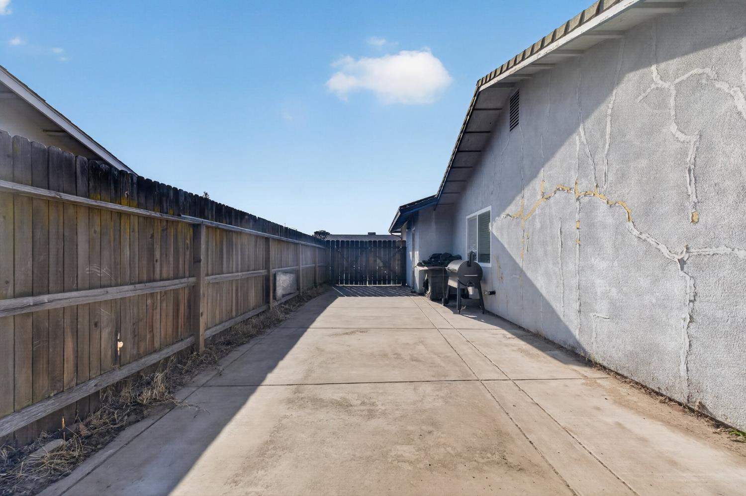 1936 Forest Ln, Manteca, CA 95336