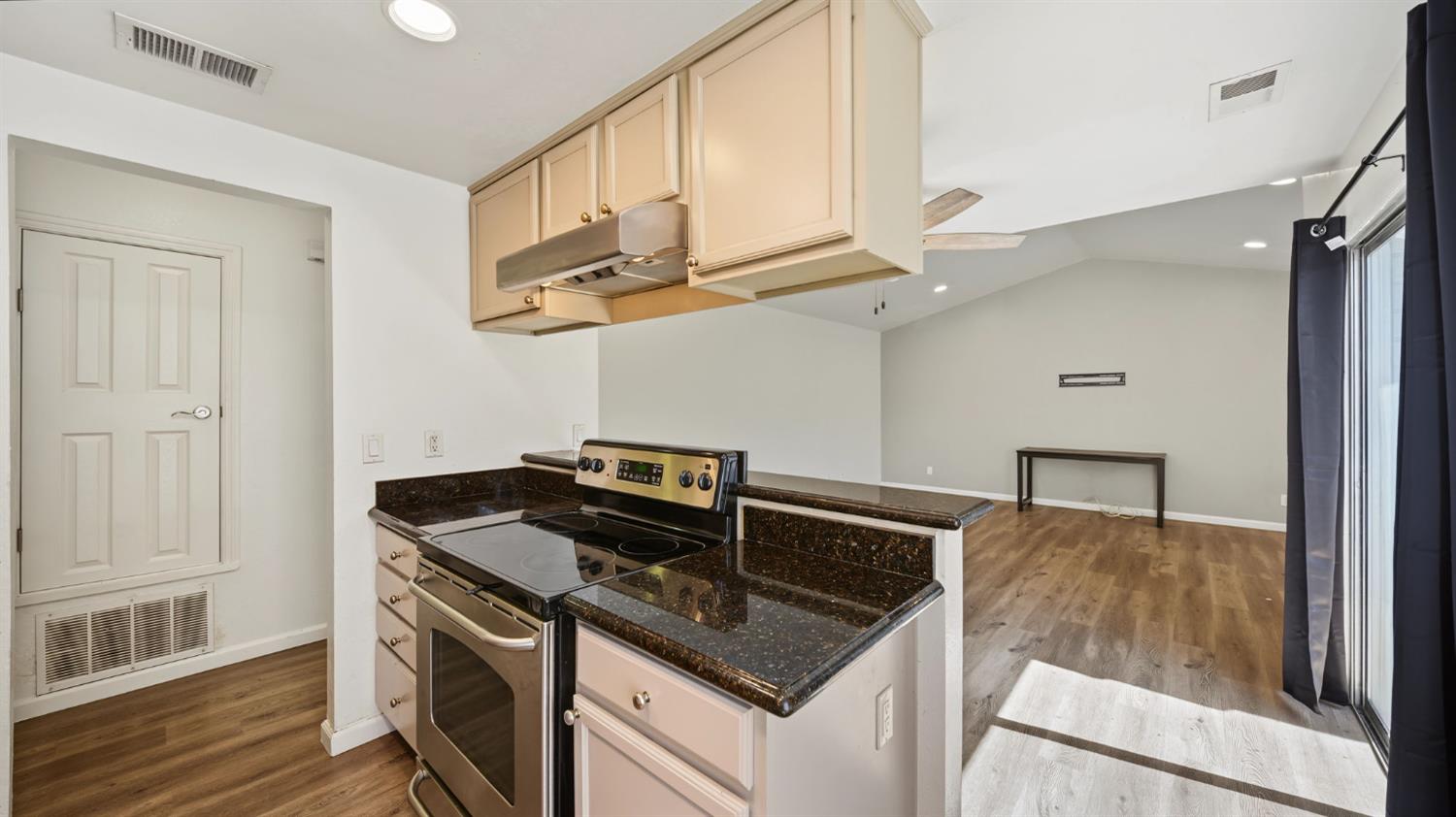 3933 Dale Rd #E, Modesto, CA 95356