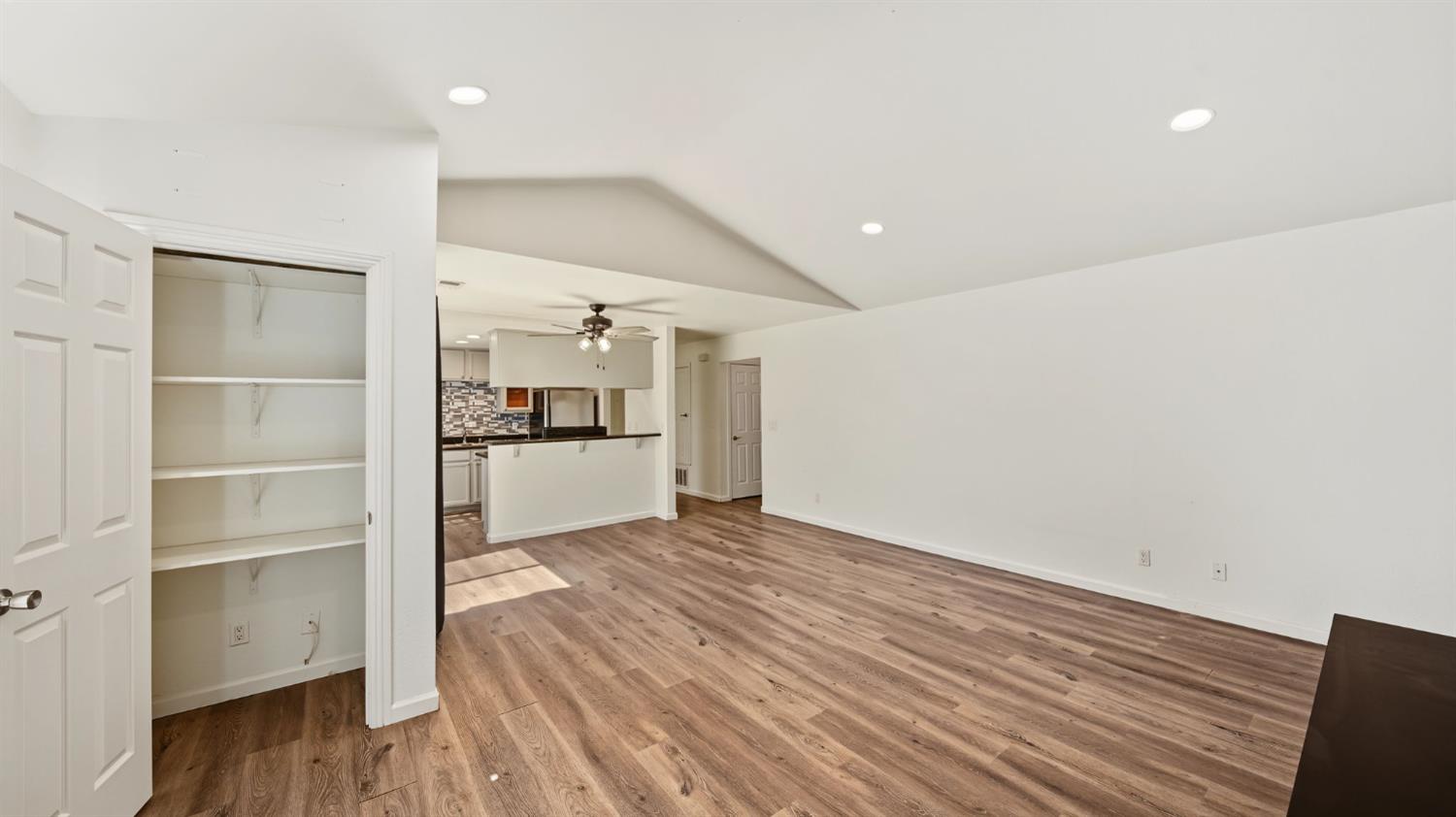 3933 Dale Rd #E, Modesto, CA 95356