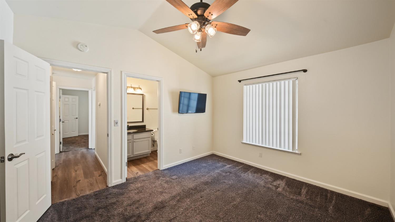 3933 Dale Rd #E, Modesto, CA 95356