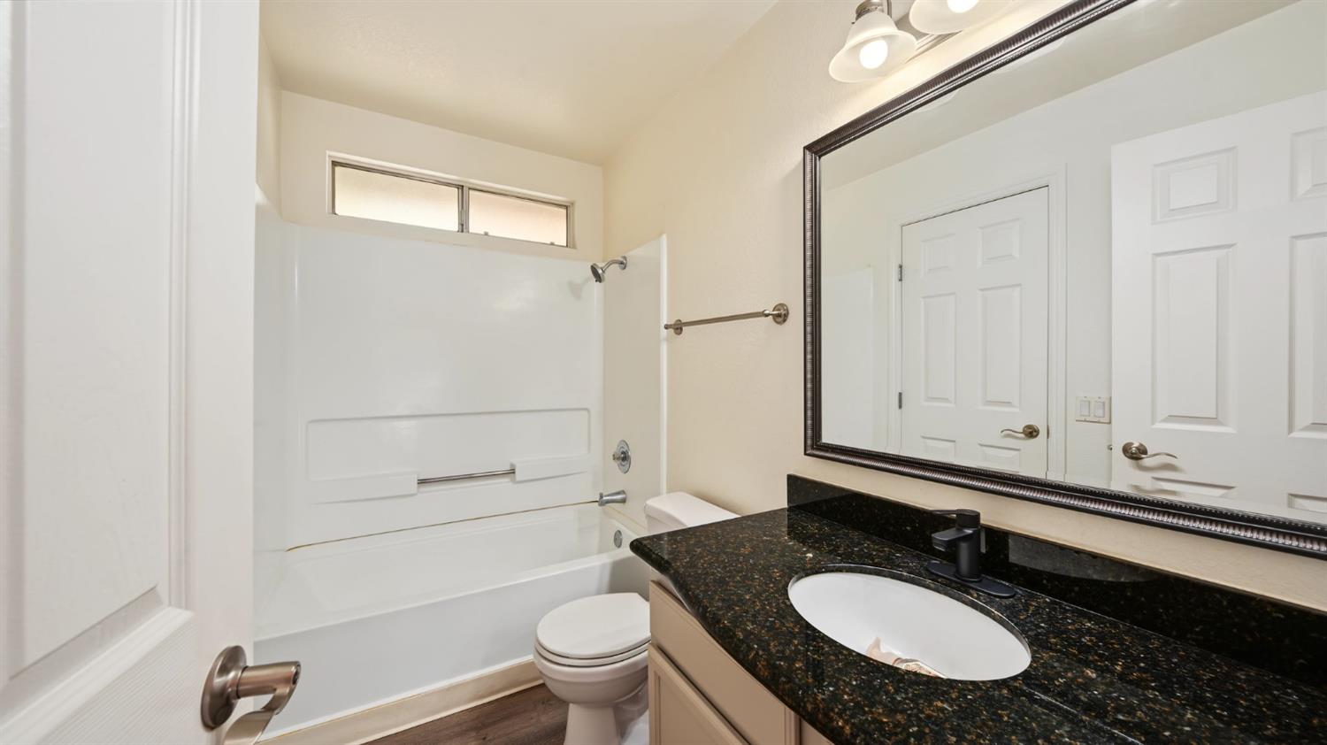 3933 Dale Rd #E, Modesto, CA 95356