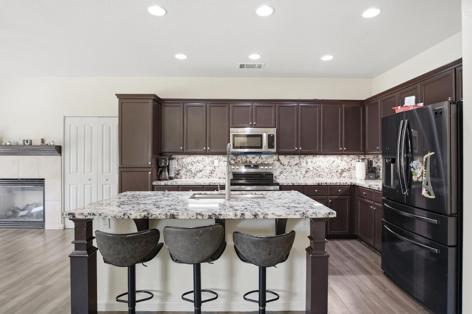 4185 Pathway Ln, Turlock, CA 95382