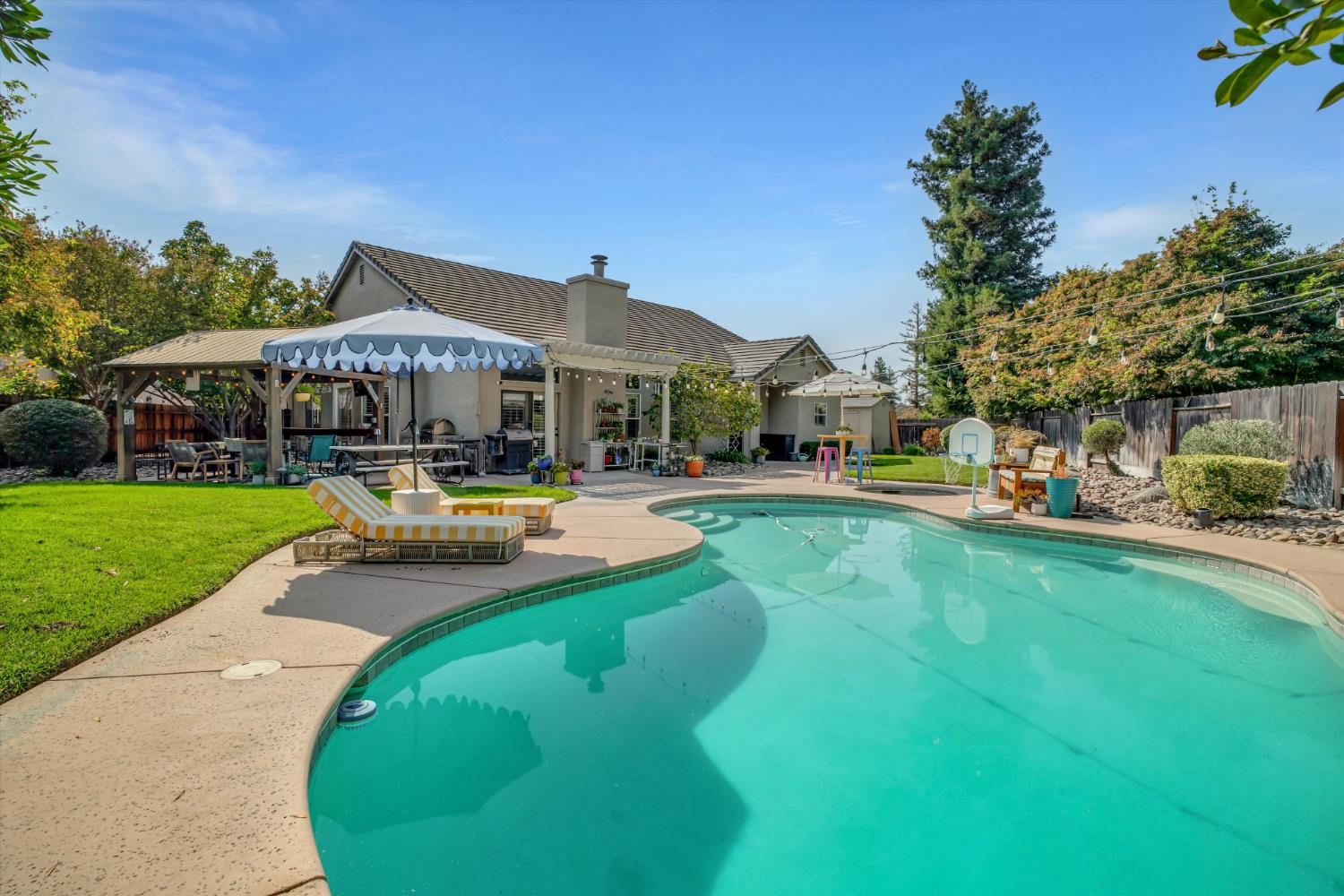 1845 Madelynne Ct, Turlock, CA 95382