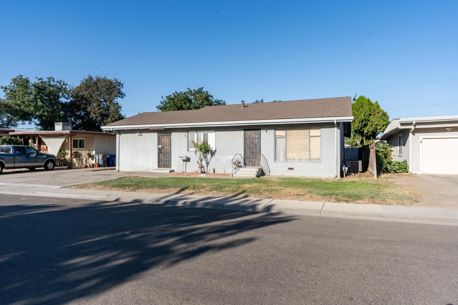 841 Pennsylvania Ave, Los Banos, CA 93635