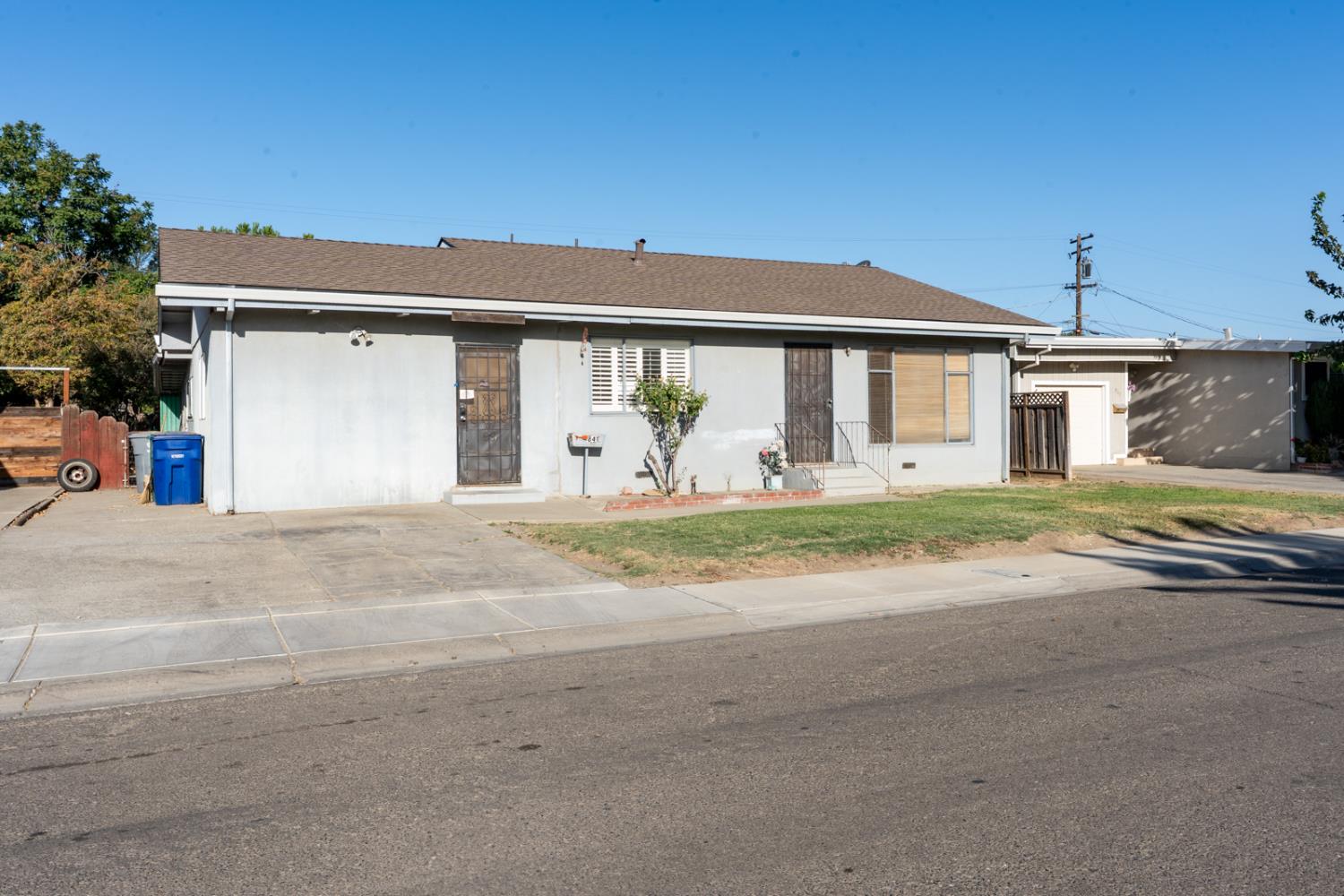 841 Pennsylvania Ave, Los Banos, CA 93635
