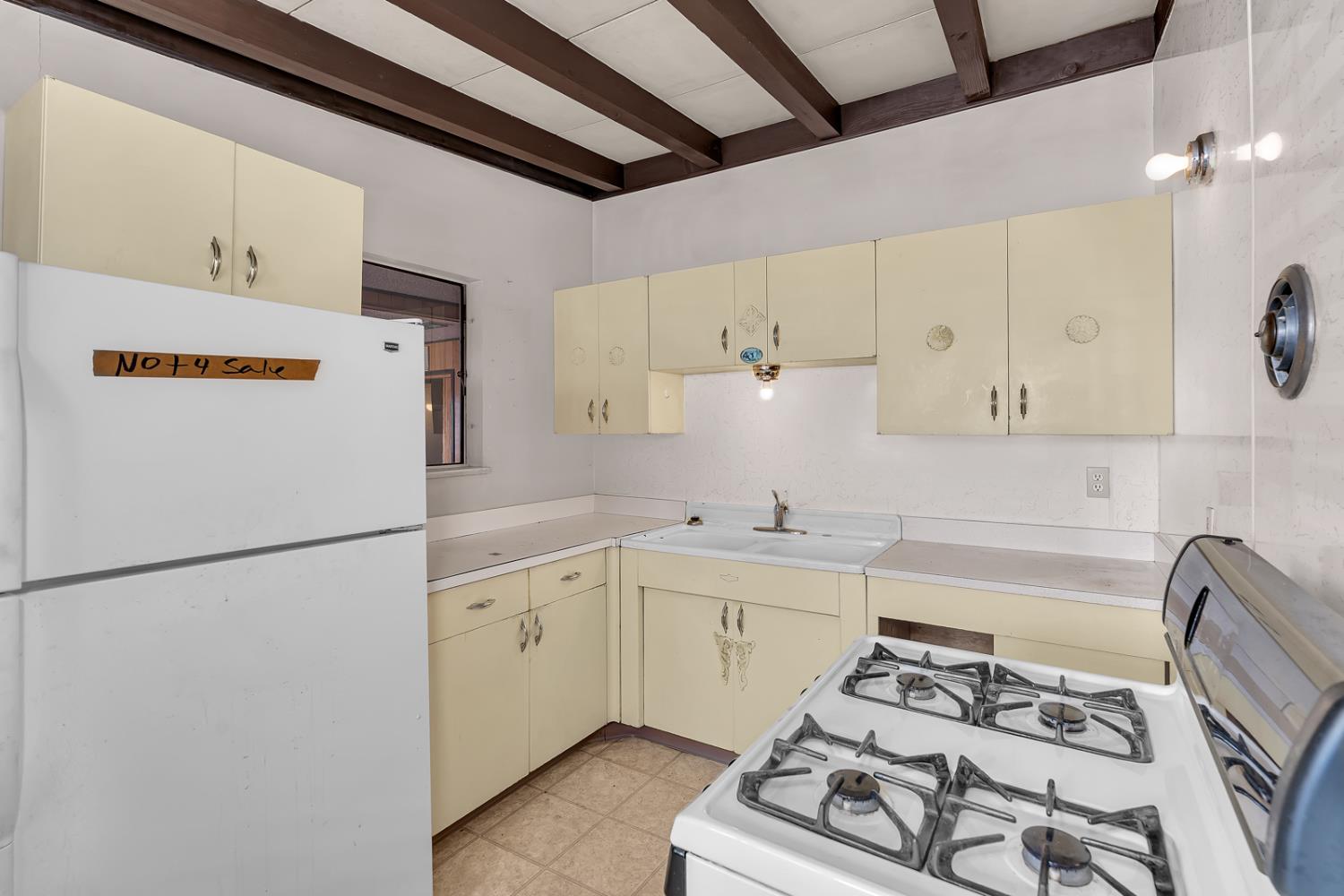 841 Pennsylvania Ave, Los Banos, CA 93635