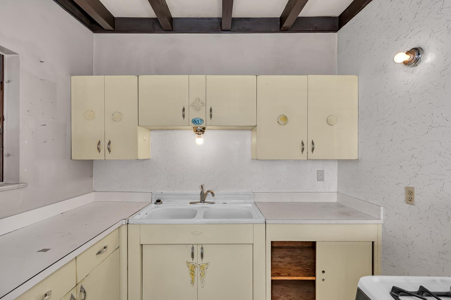 841 Pennsylvania Ave, Los Banos, CA 93635